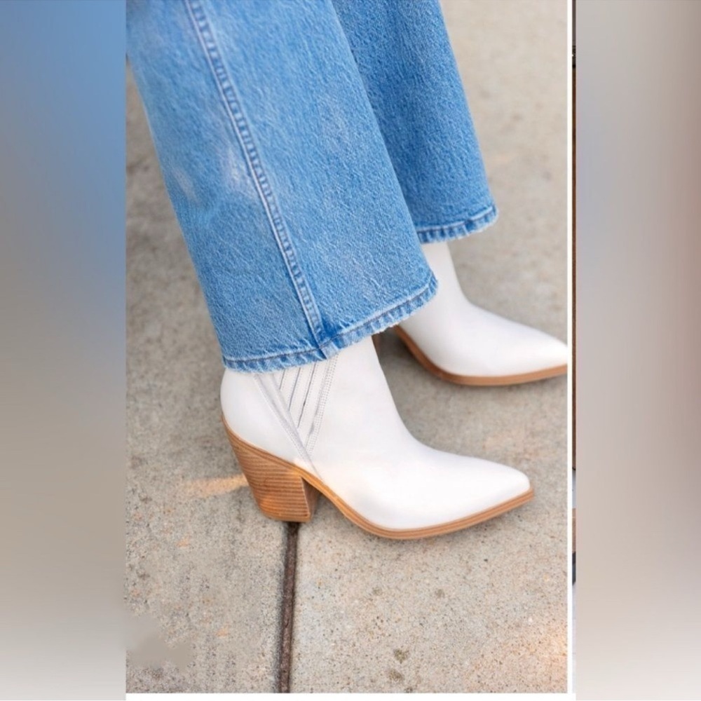Marc Fisher Womens Gadri White Leather Pointed Toe Heeled Booties Size 9 Boho